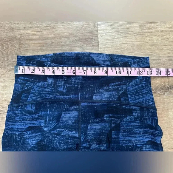 Lululemon Train Times Crop (17") Size 8
Transition Multi Midnight  Navy / Black - Picture 11 of 12